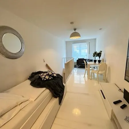 Appartement Top Lage I Schokoladenmusem I Einfaches Souterrain Cologne