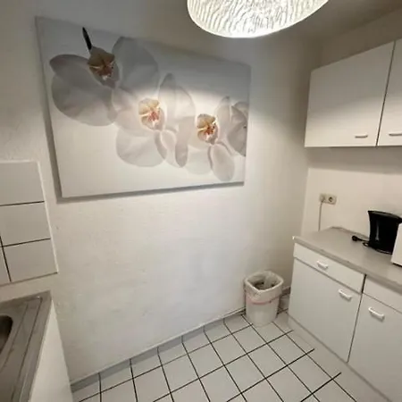 Top Lage I Schokoladenmusem I Einfaches Souterrain Appartement *